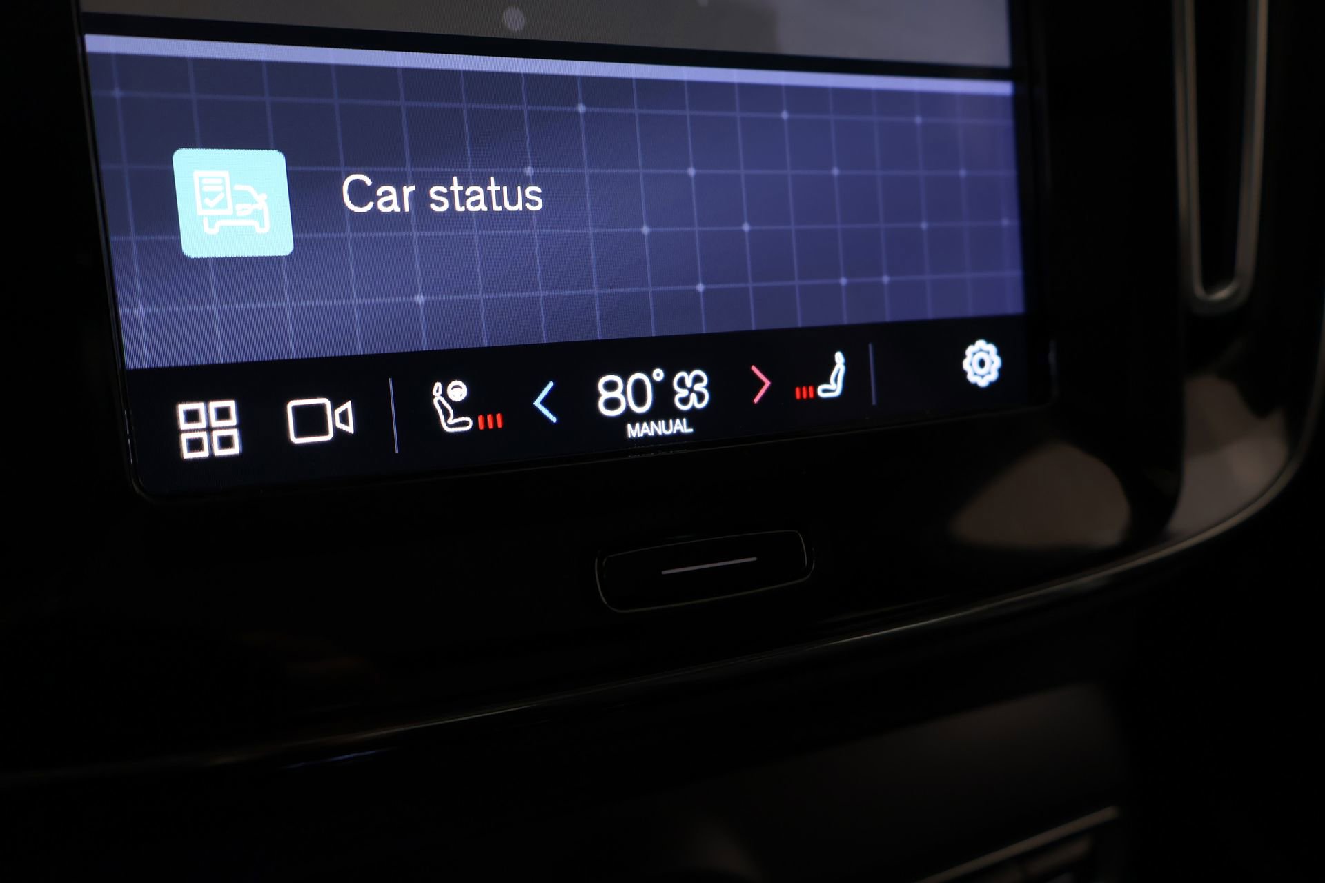 Used 2024 Volvo XC40 B5 Ultimate w/ Protection Package Premier image 8