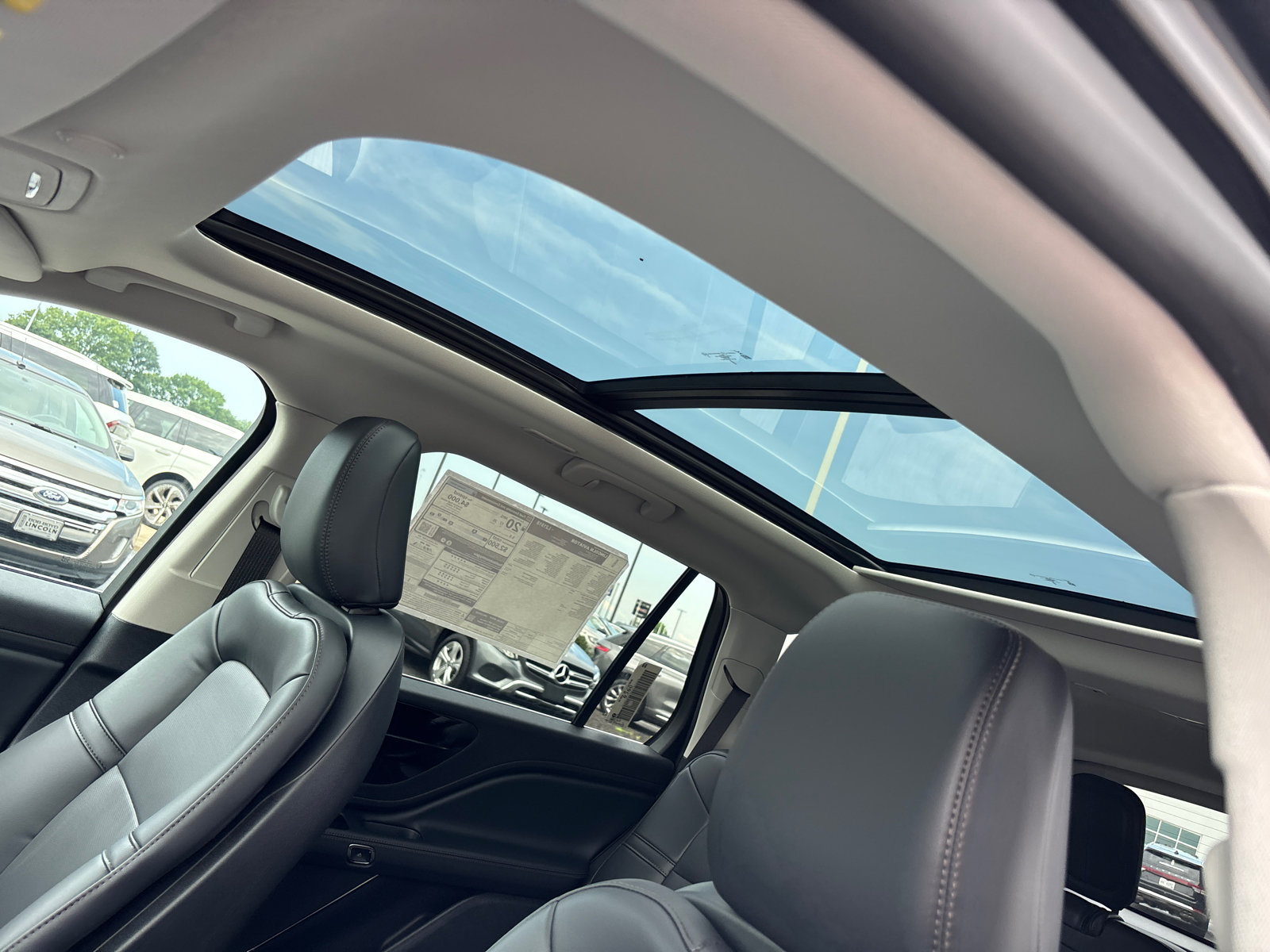 New 2026 Lincoln Aviator AWD image 25