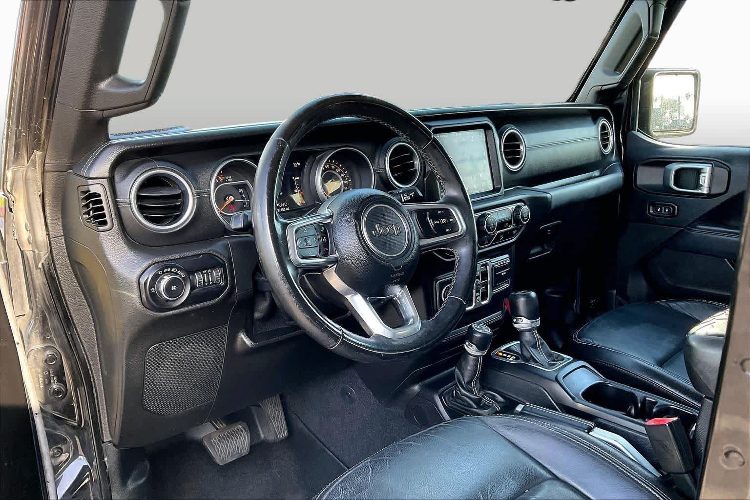 Used 2018 Jeep Wrangler Unlimited Sahara AWD/4WD image 16