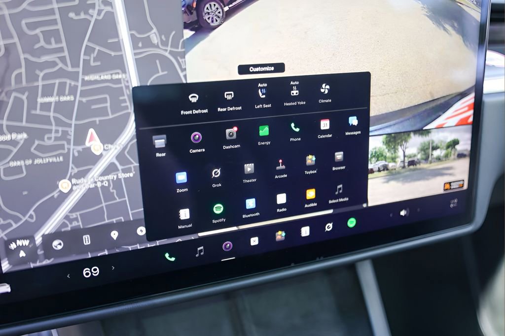 Used 2022 Tesla Model S Plaid image 17