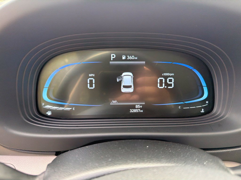 Used 2025 Hyundai Venue SEL FWD image 3