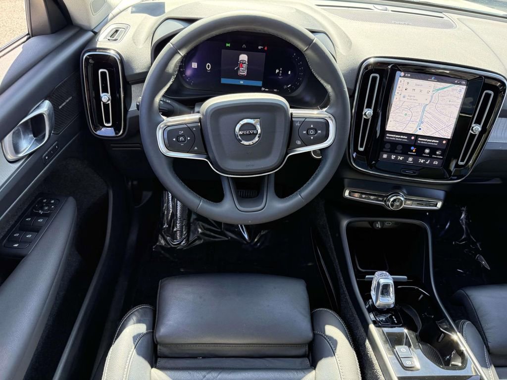 Used 2024 Volvo XC40 B5 Plus w/ Climate Package AWD/4WD image 4