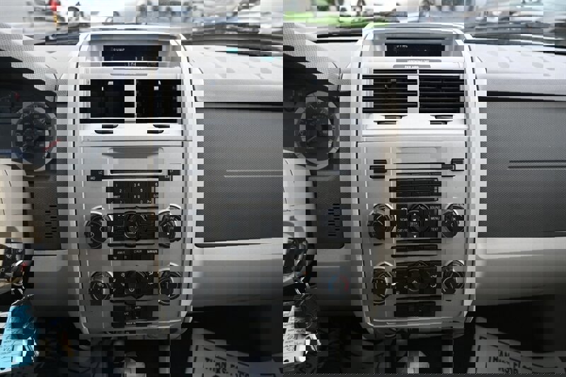 Used 2009 Ford Escape XLT image 34