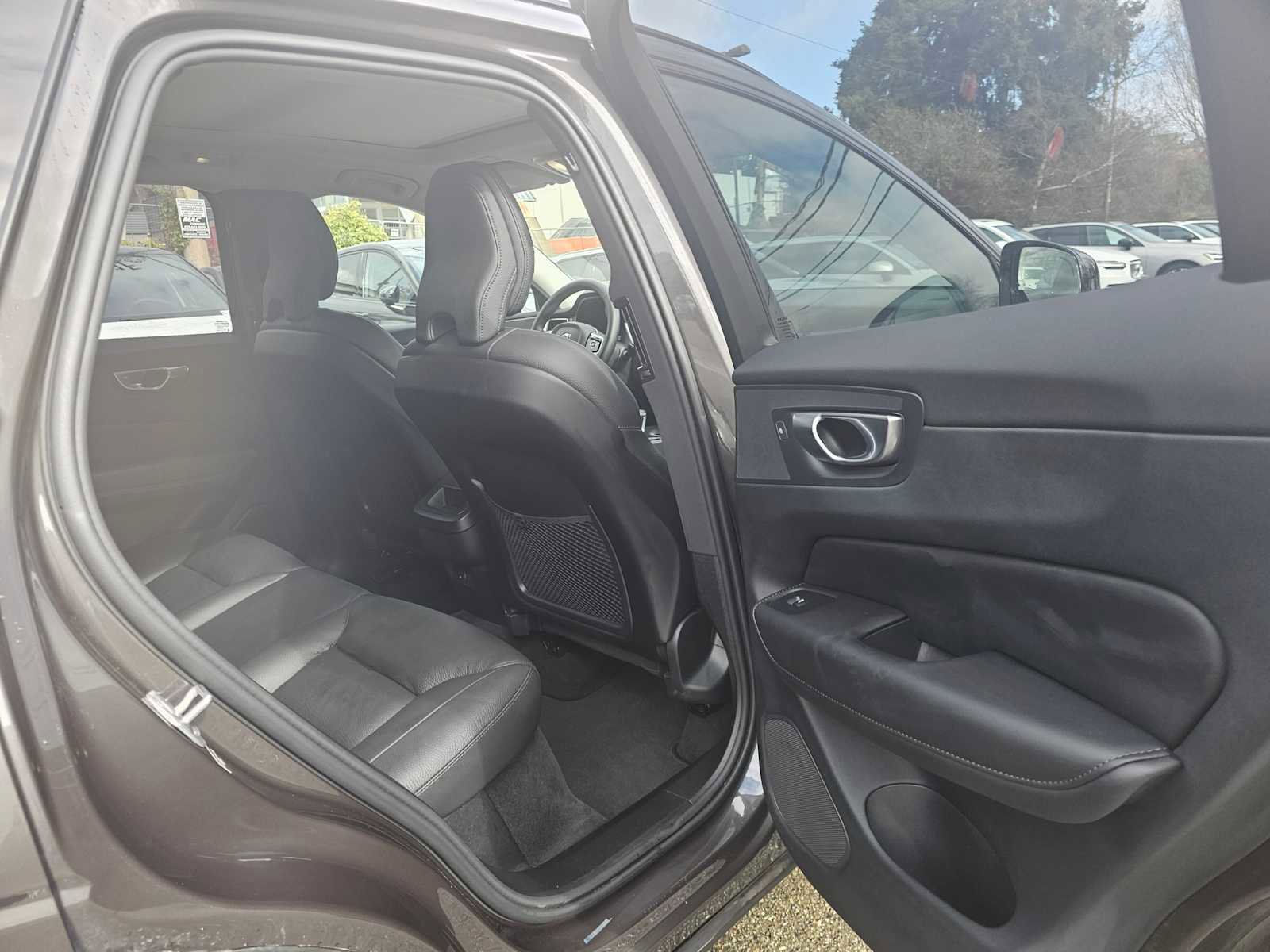 Certified 2025 Volvo XC60 B5 Plus image 14