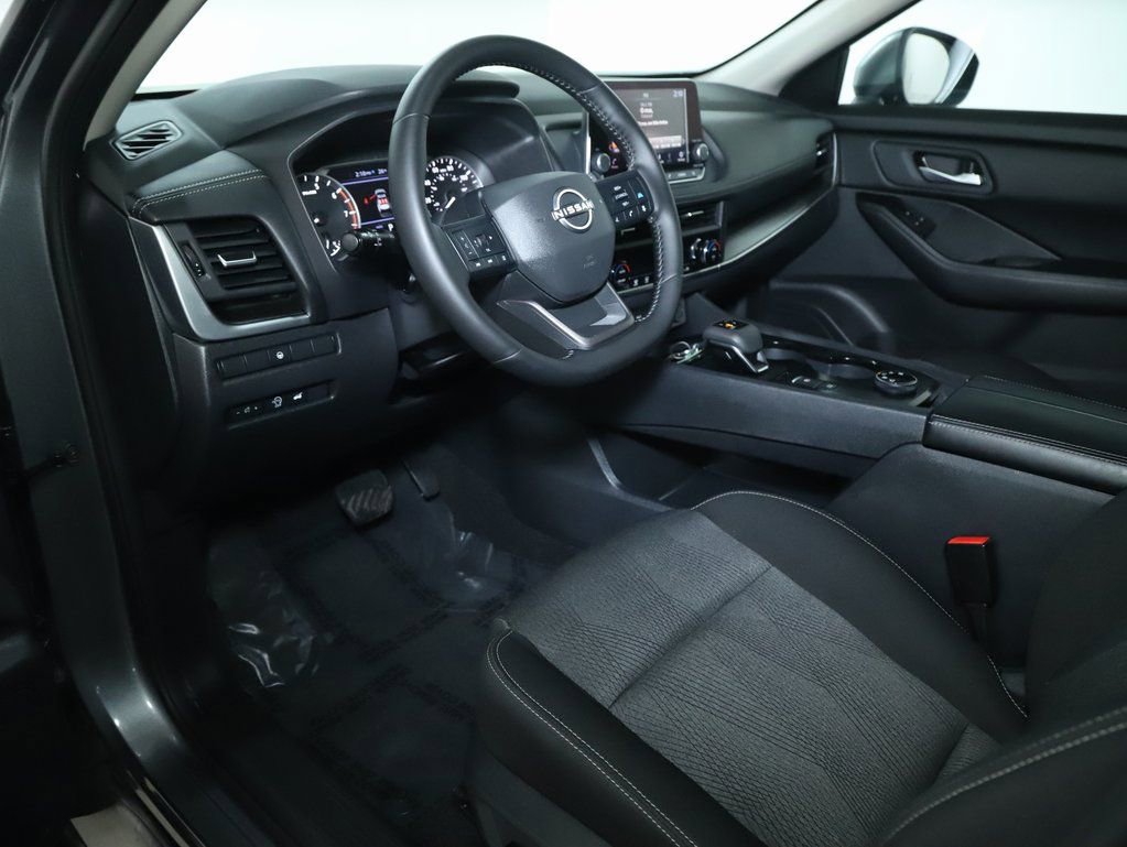 Used 2025 Nissan Rogue SV image 17