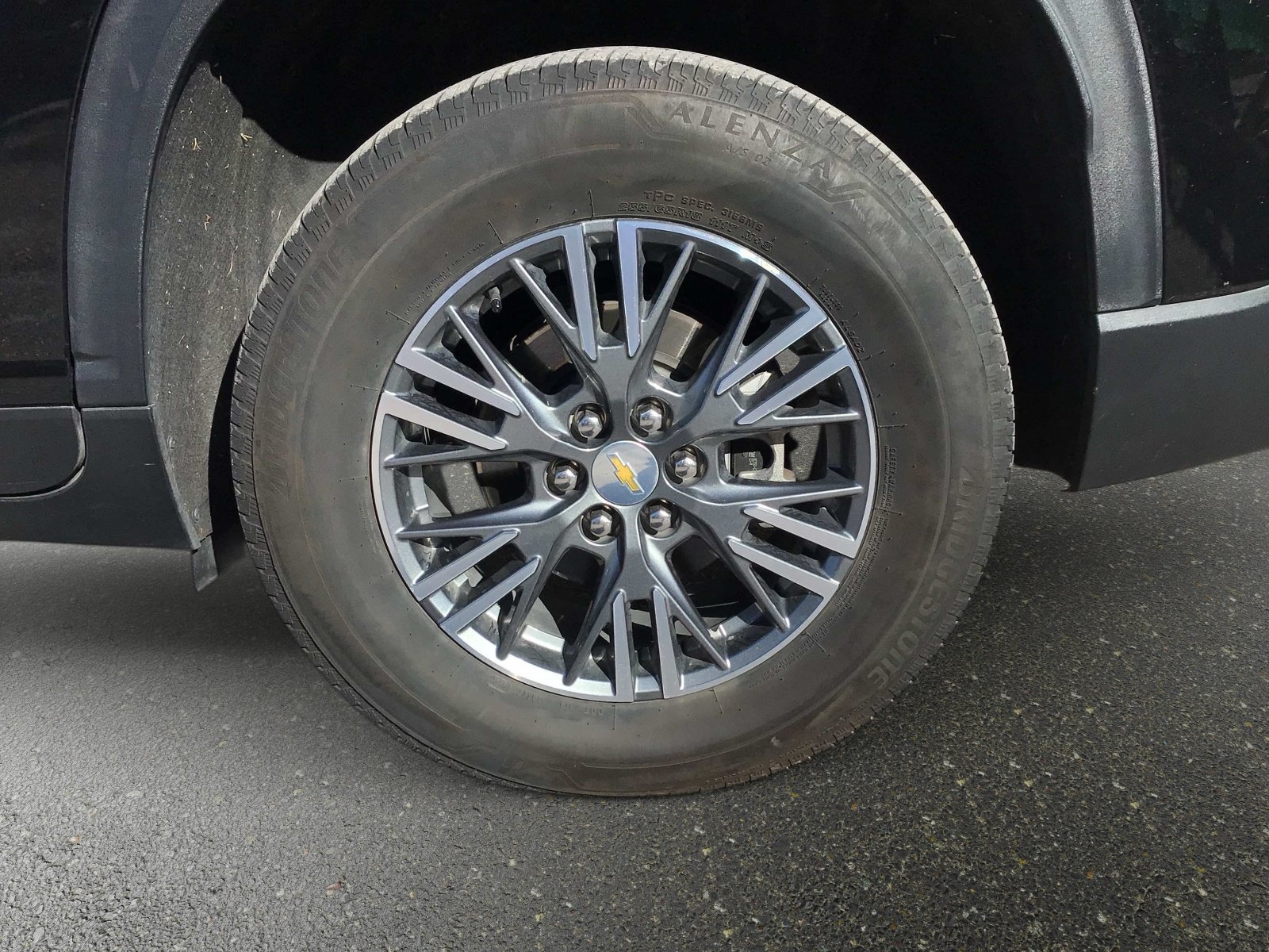 Used 2025 Chevrolet Traverse LT w/ Driver Confidence Package FWD image 7