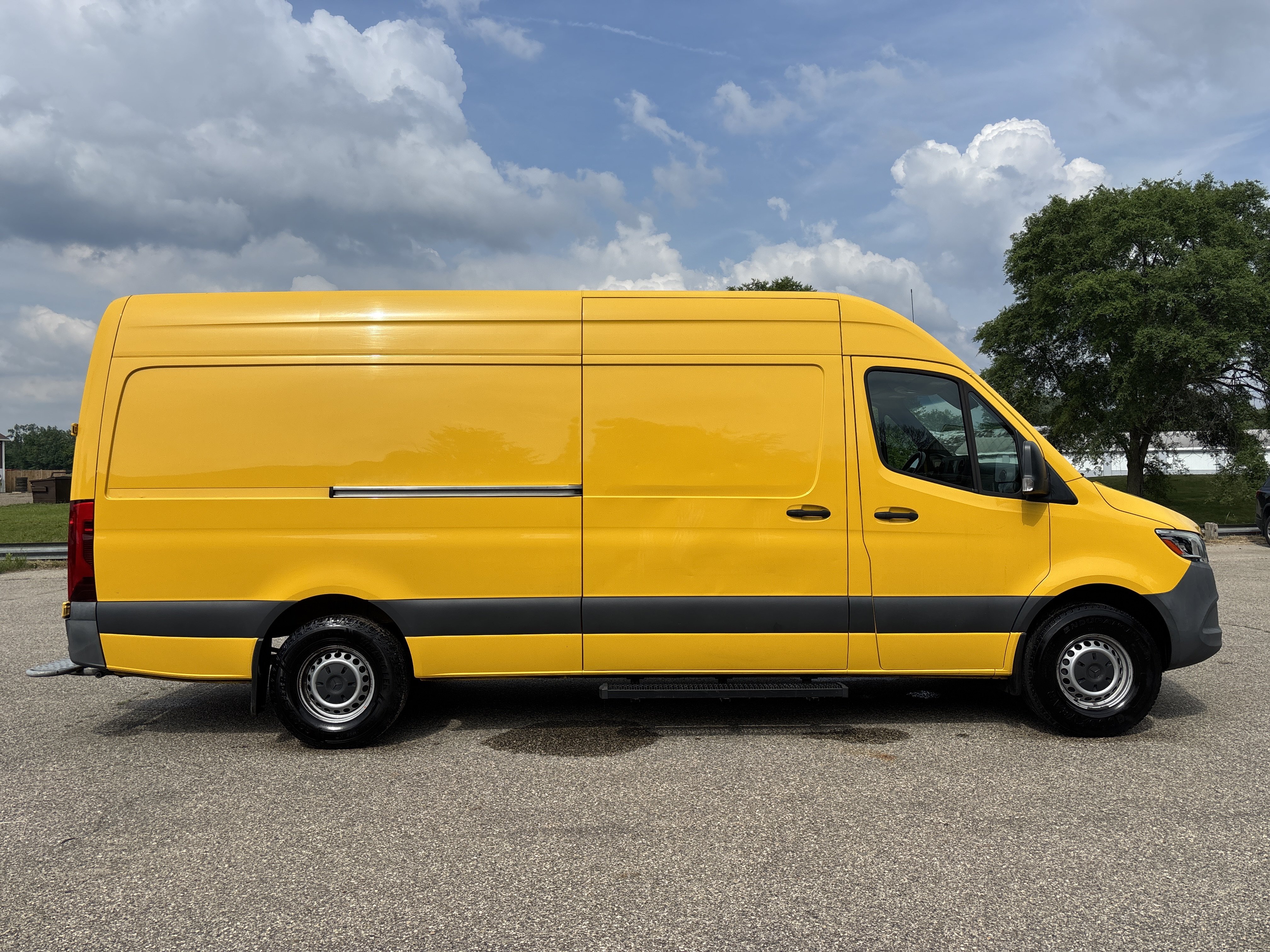 Used 2021 Mercedes-Benz Sprinter 2500 w/ Acoustic Package image 2