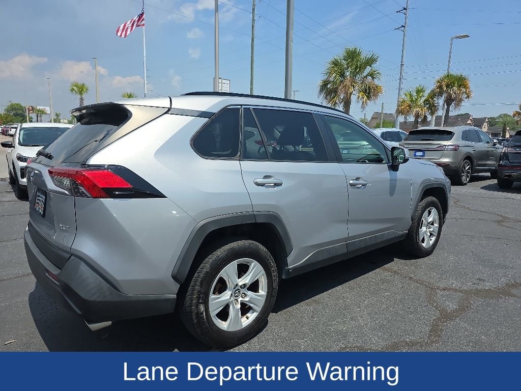 Used 2019 Toyota RAV4 XLE w/ Convenience Package FWD image 7