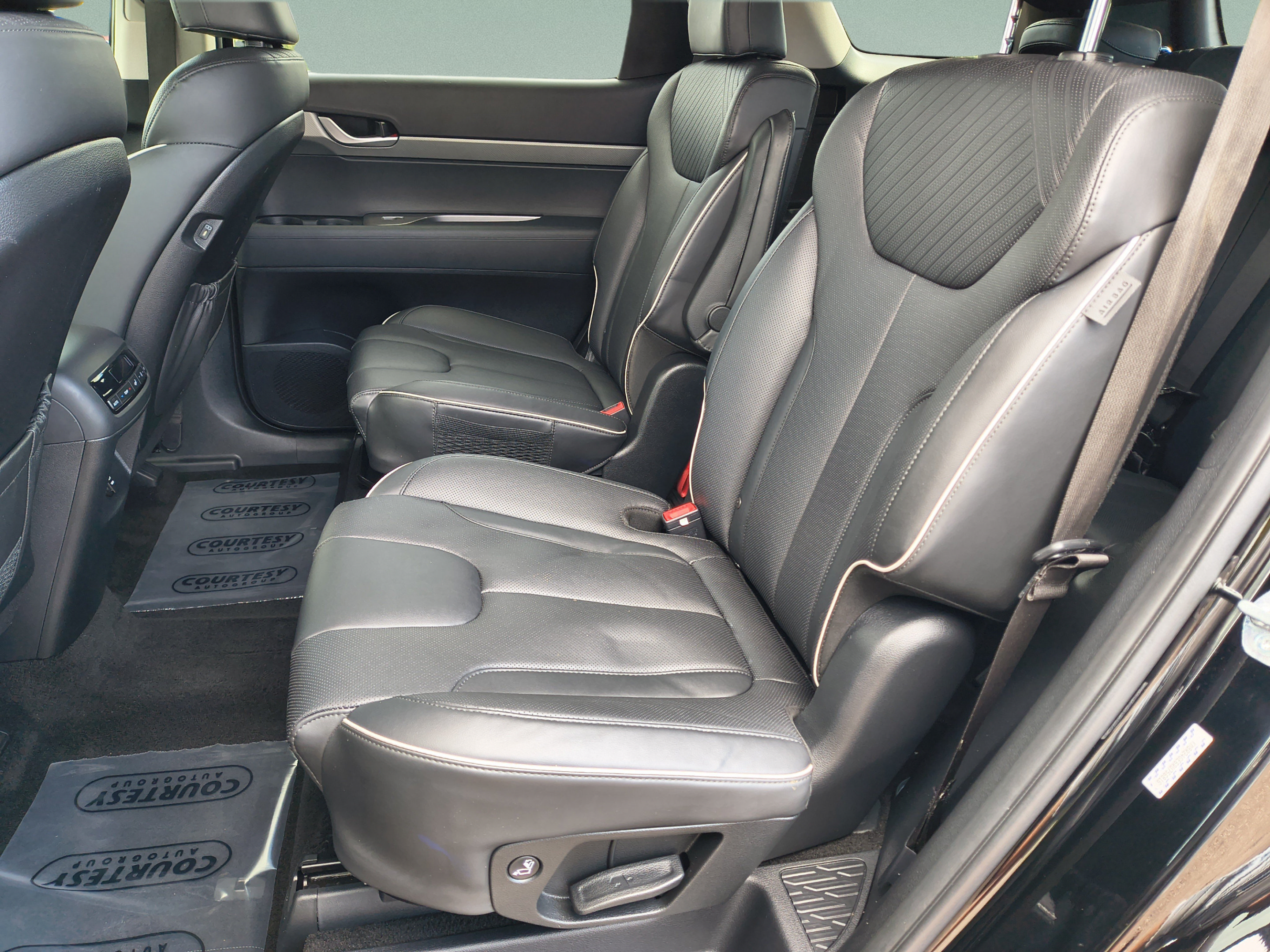 Certified 2024 Hyundai Palisade SEL FWD image 15