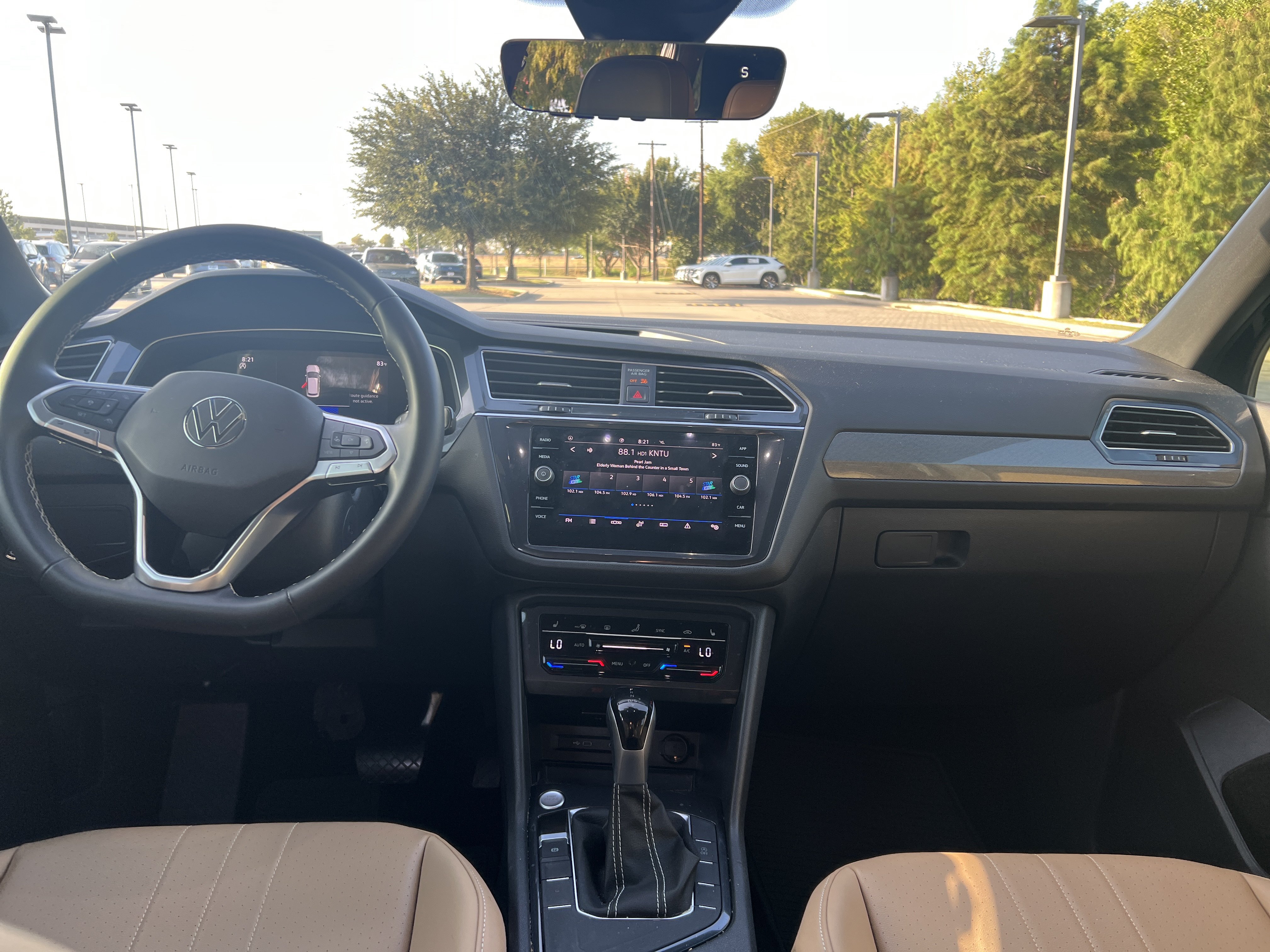 Used 2024 Volkswagen Tiguan SE w/ MDO Package, Three-Row FWD image 24