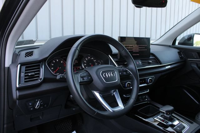 Used 2023 Audi Q5 2.0T Premium w/ Convenience Package AWD/4WD image 2