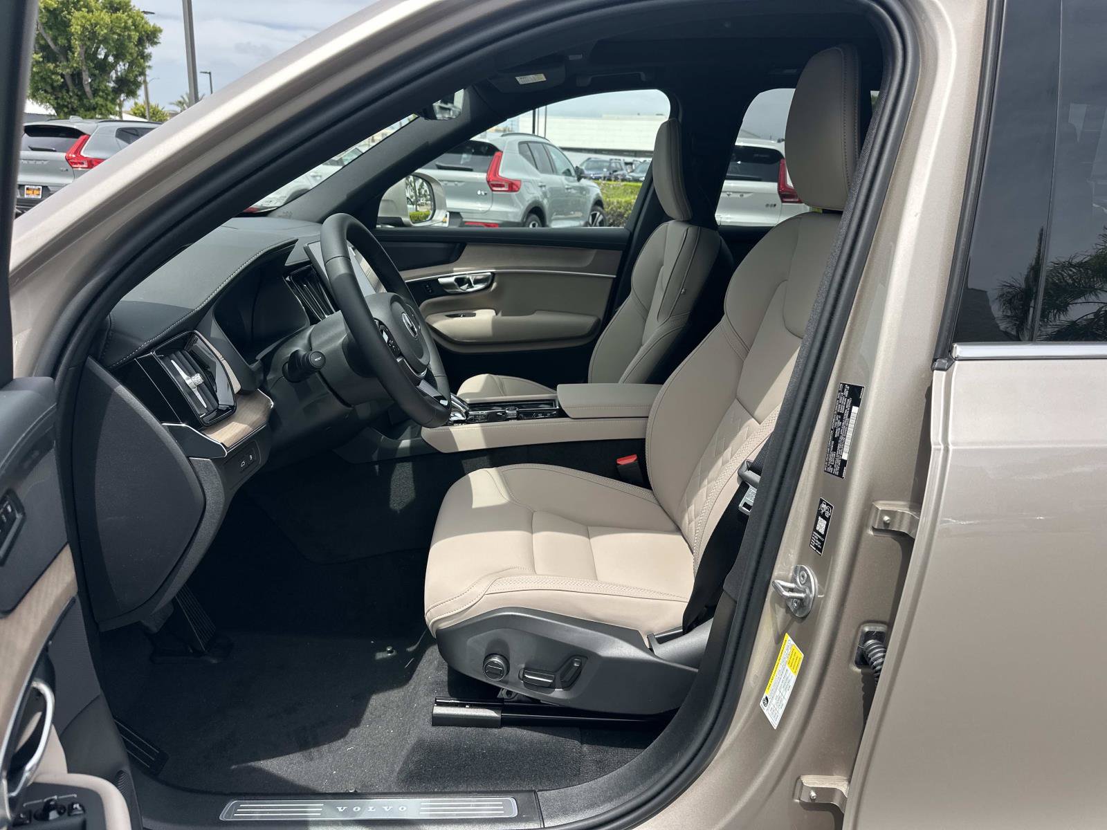 New 2026 Volvo XC90 T8 Plus w/ Protection Package Premier AWD/4WD image 13