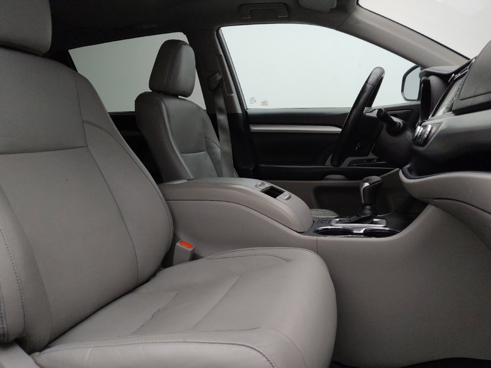 Used 2018 Toyota Highlander XLE FWD image 21