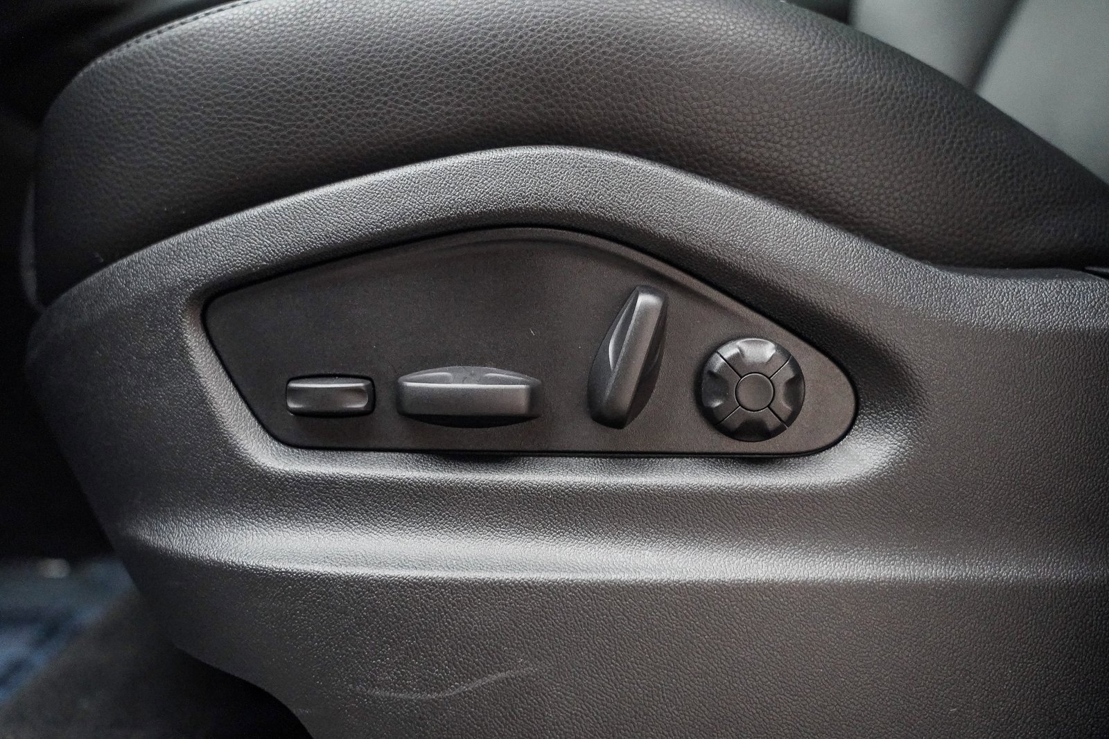 Used 2025 Porsche Cayenne image 27