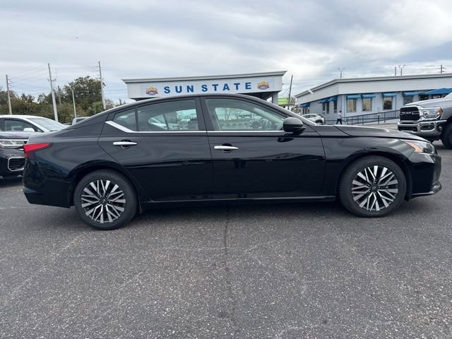 Used 2024 Nissan Altima 2.5 SV image 4