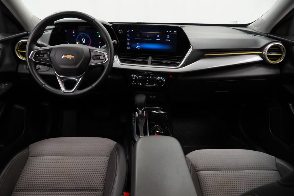 Used 2024 Chevrolet Trax LT w/ Driver Confidence Package FWD image 8
