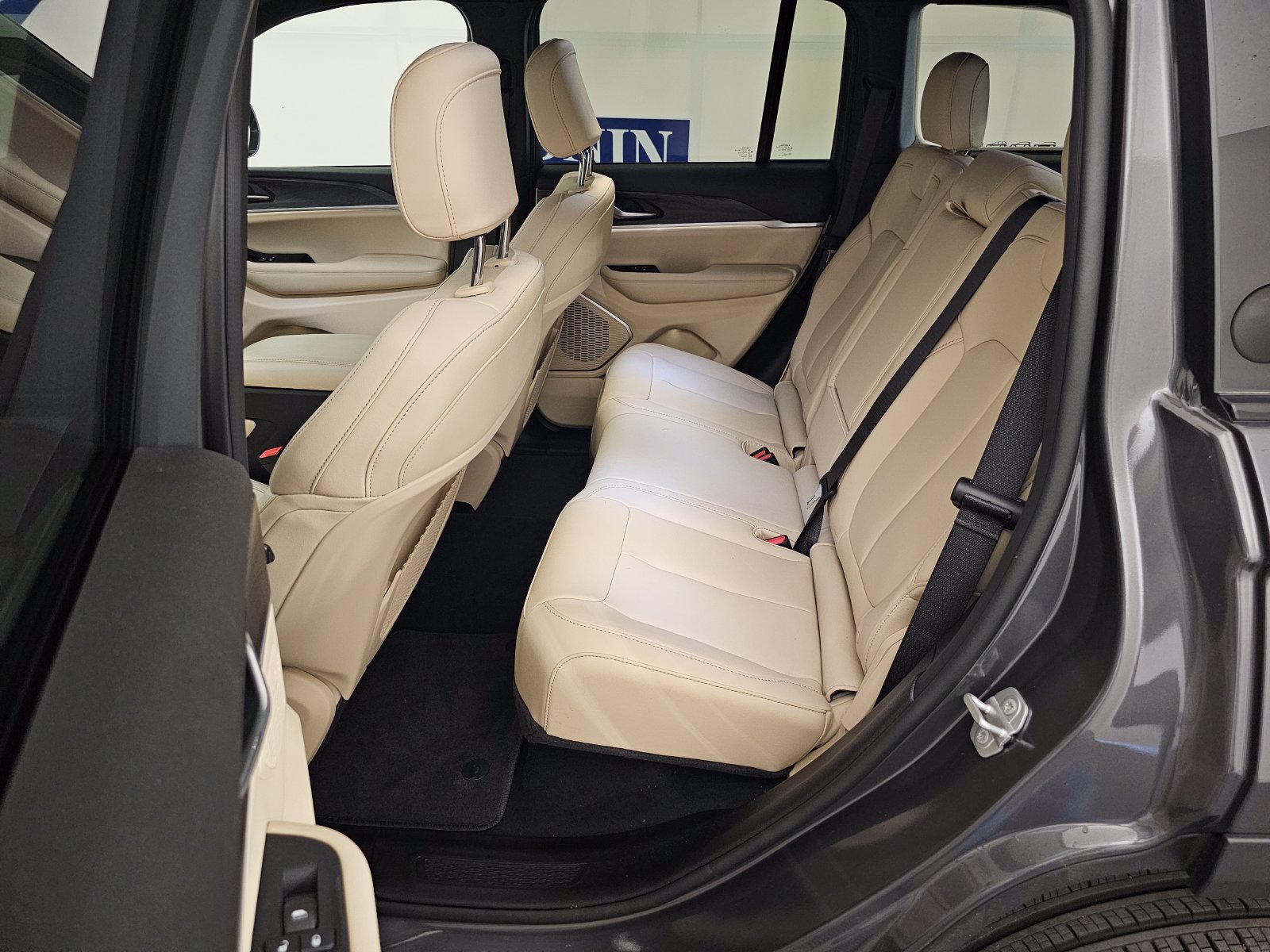 New 2026 Jeep Grand Cherokee Limited w/ Limited Altitude Package AWD/4WD image 23