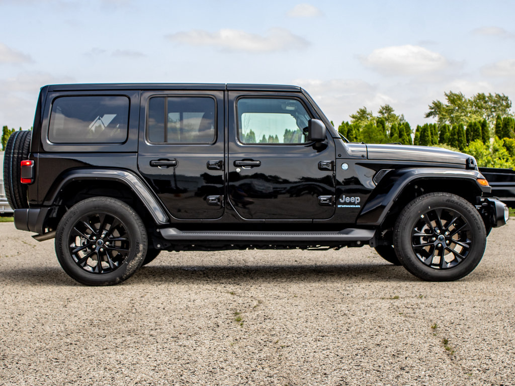 Used 2025 Jeep Wrangler Unlimited Sahara AWD/4WD image 2