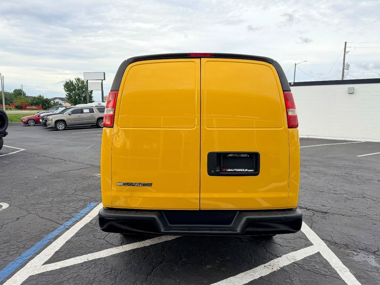 Used 2020 Chevrolet Express 2500 RWD image 6
