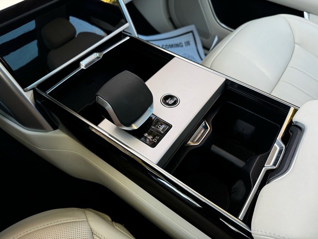Used 2025 Land Rover Range Rover SE image 15