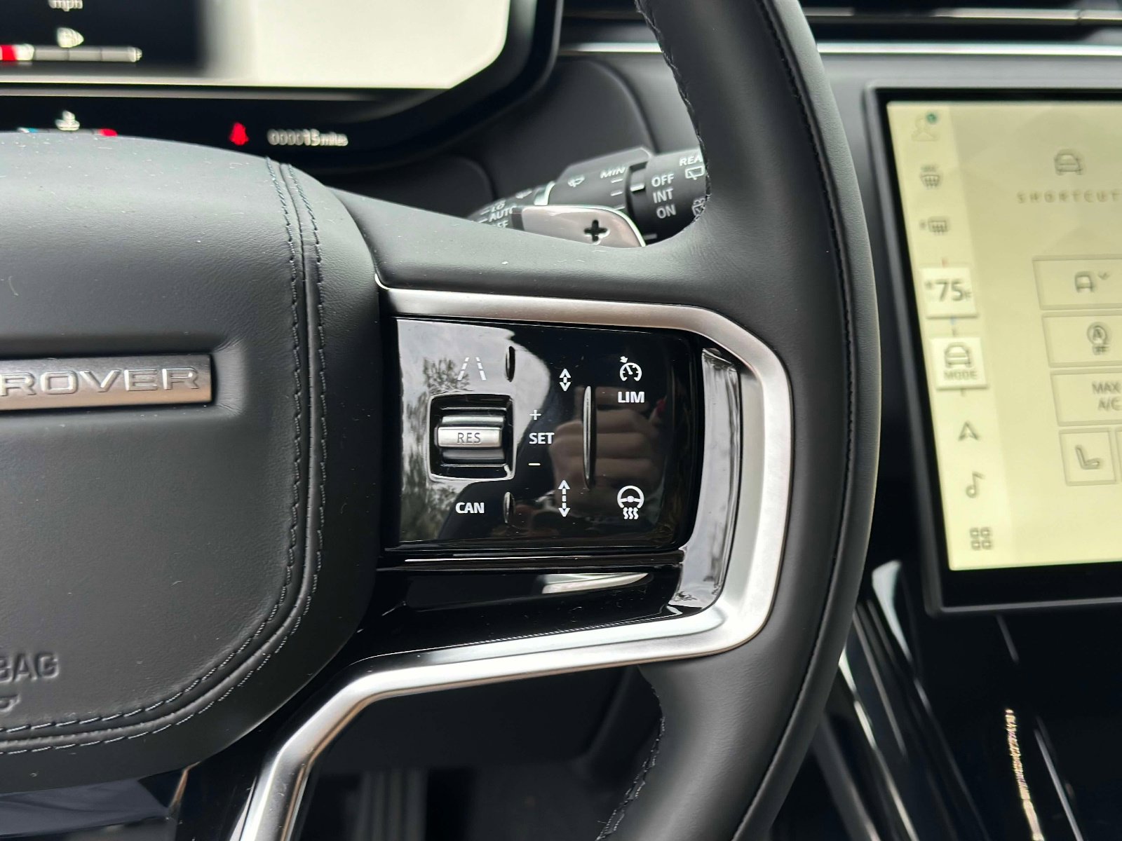 New 2025 Land Rover Range Rover Sport SE image 20