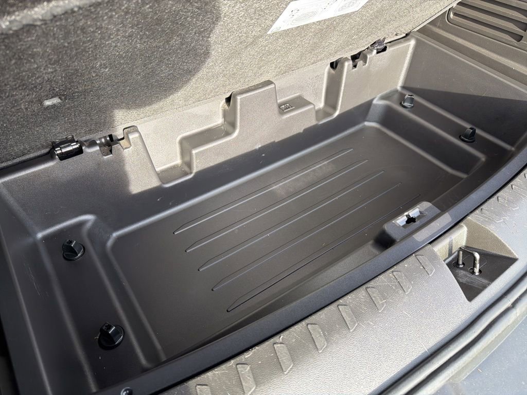 Used 2023 Chevrolet Traverse LT image 38