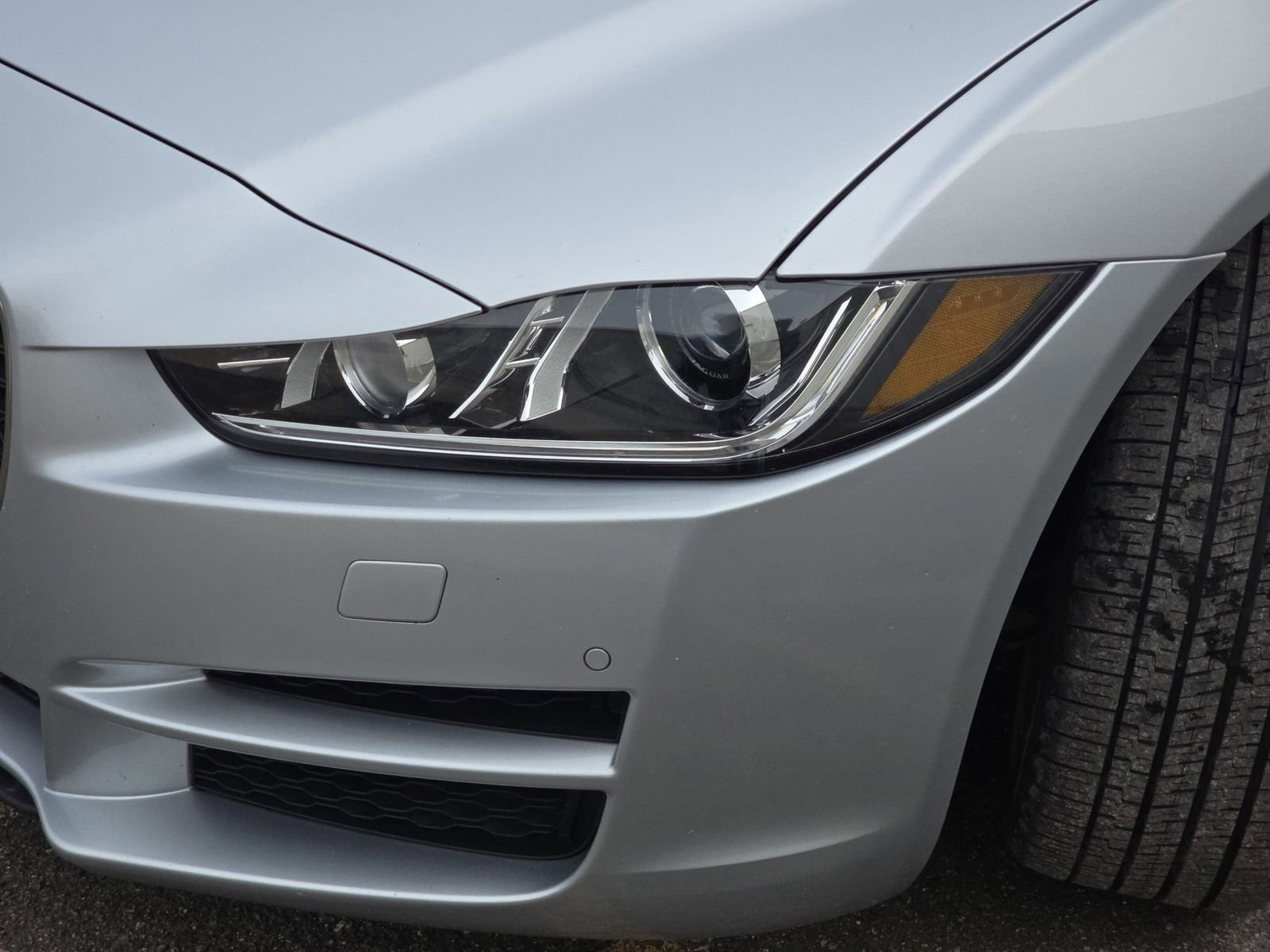 Used 2018 Jaguar XE Prestige image 36