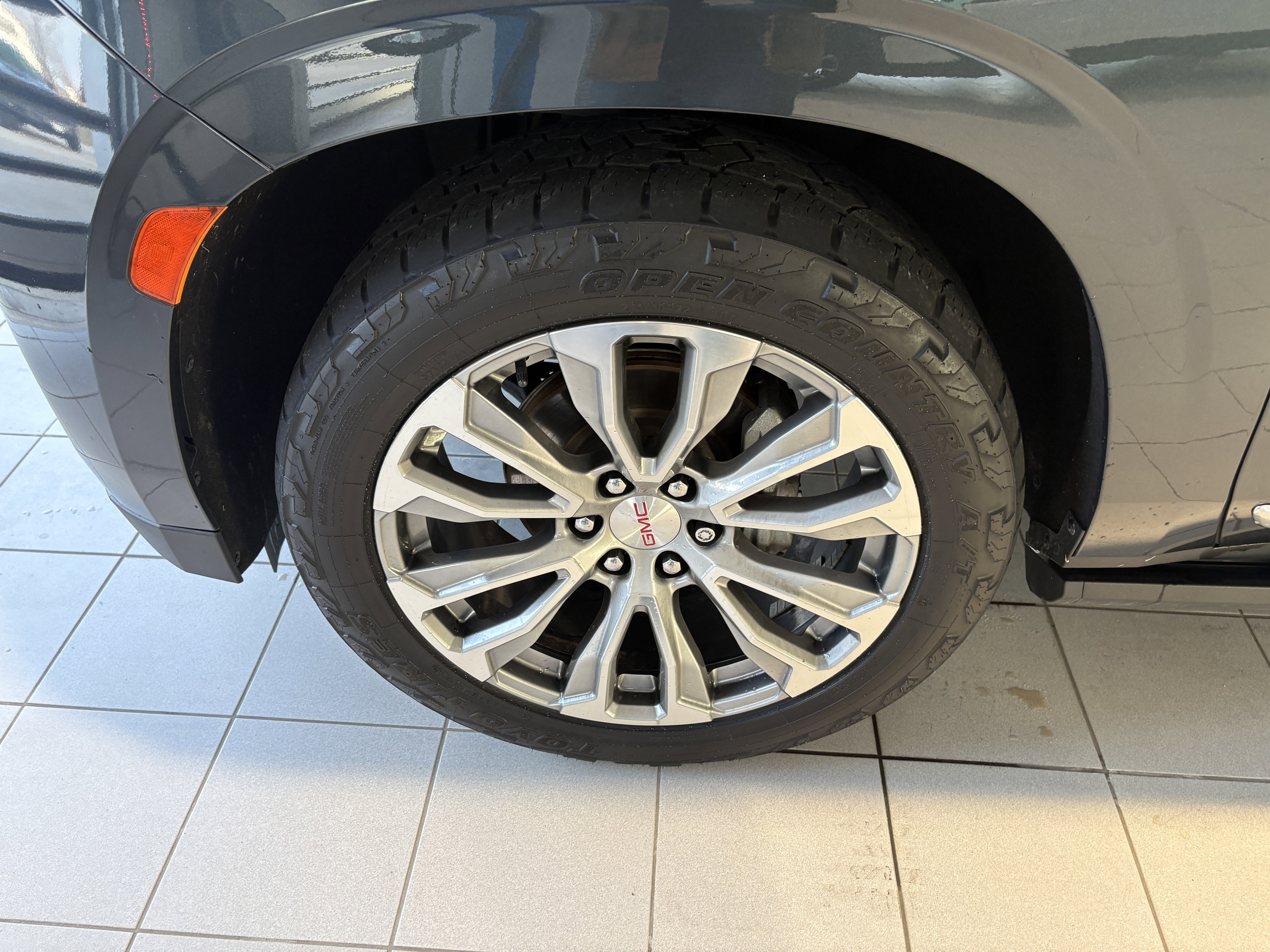 Used 2021 GMC Yukon XL Denali w/ Denali Ultimate Package image 9