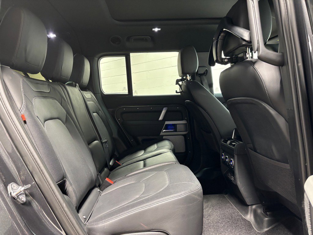 Used 2023 Land Rover Defender 130 X-Dynamic SE image 39