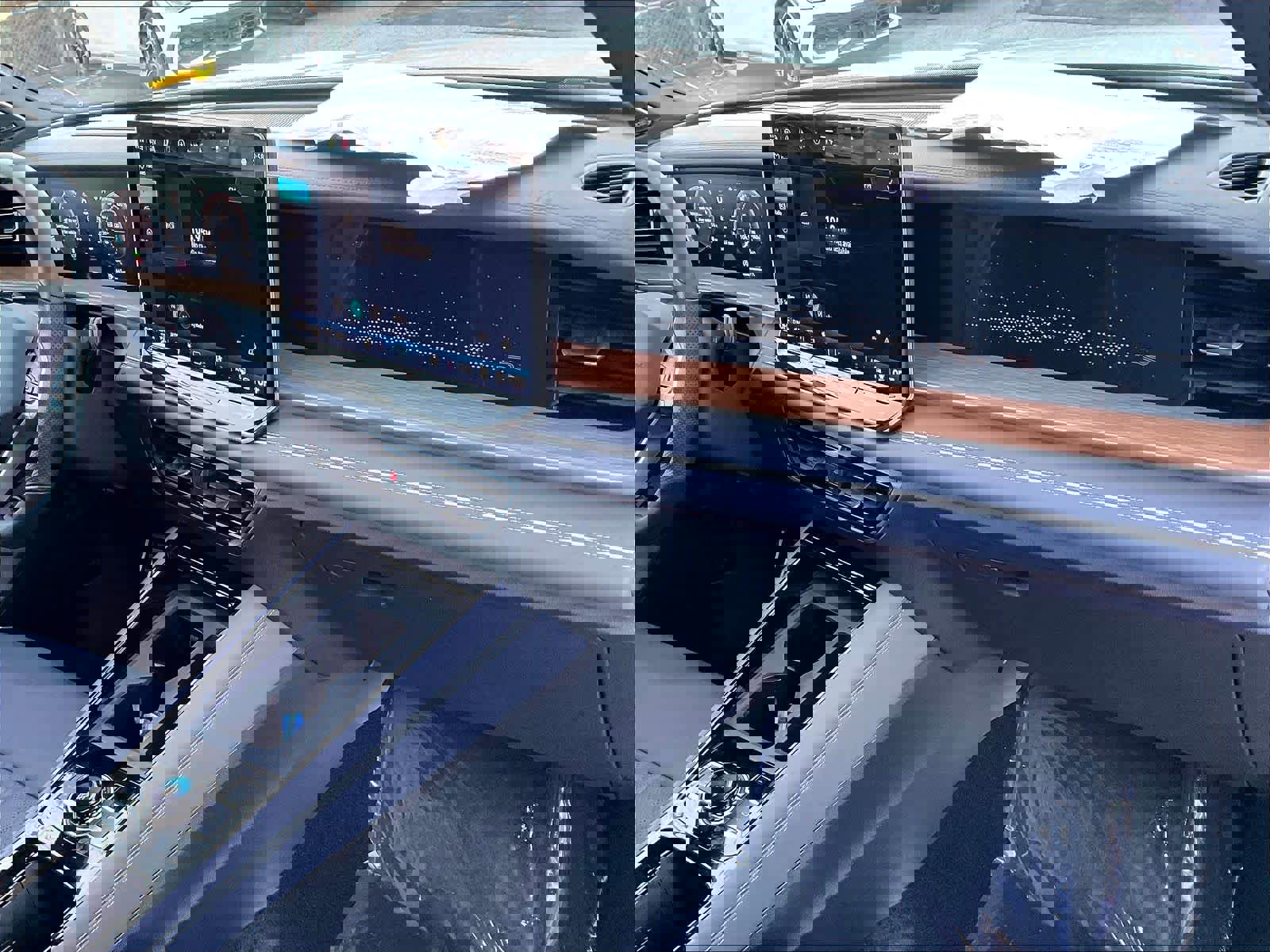 New 2026 Volkswagen Tiguan SEL R-Line image 10