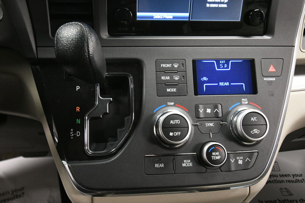 Used 2015 Toyota Sienna LE image 15