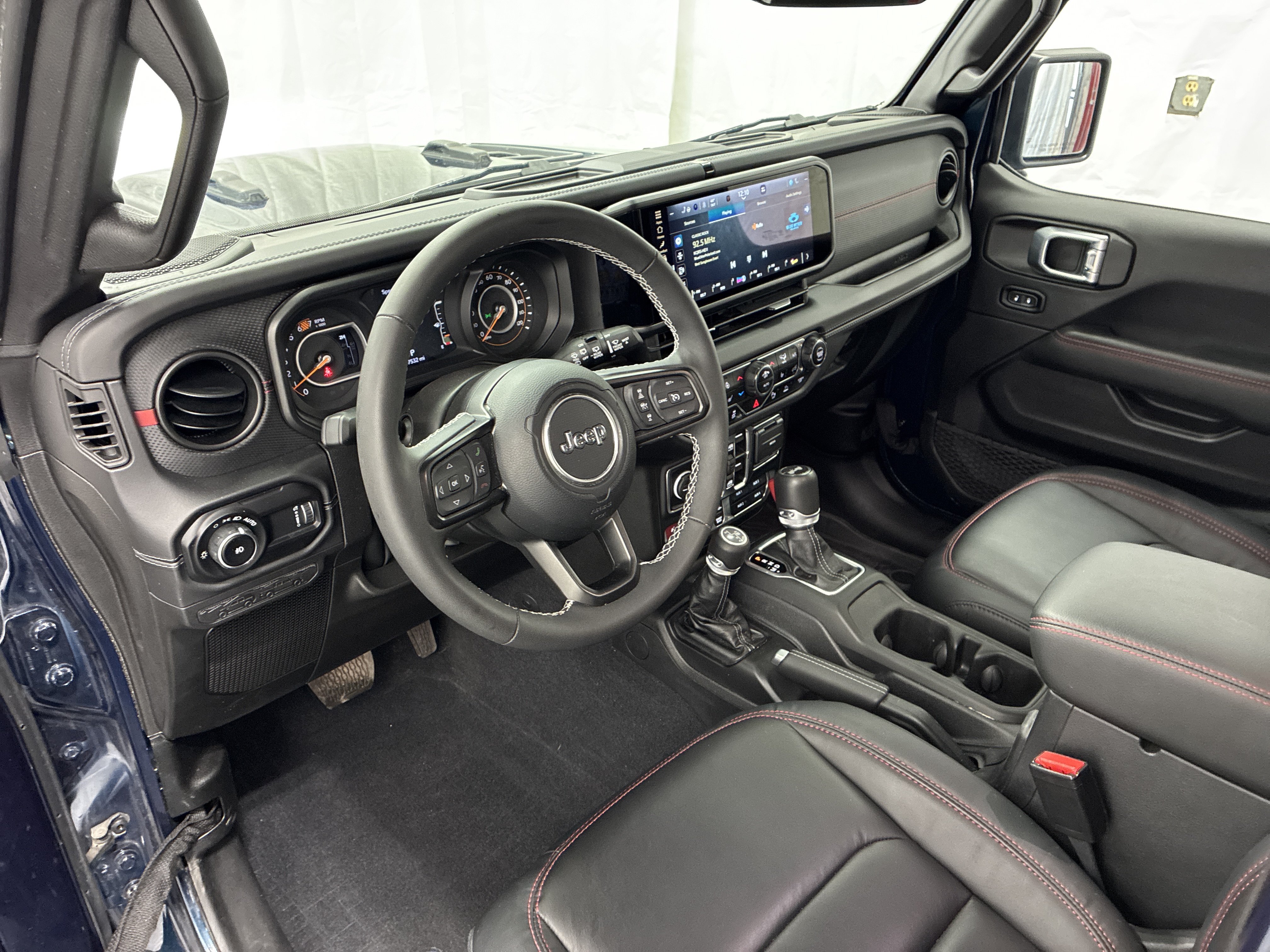 Certified 2025 Jeep Wrangler Unlimited Rubicon AWD/4WD image 14