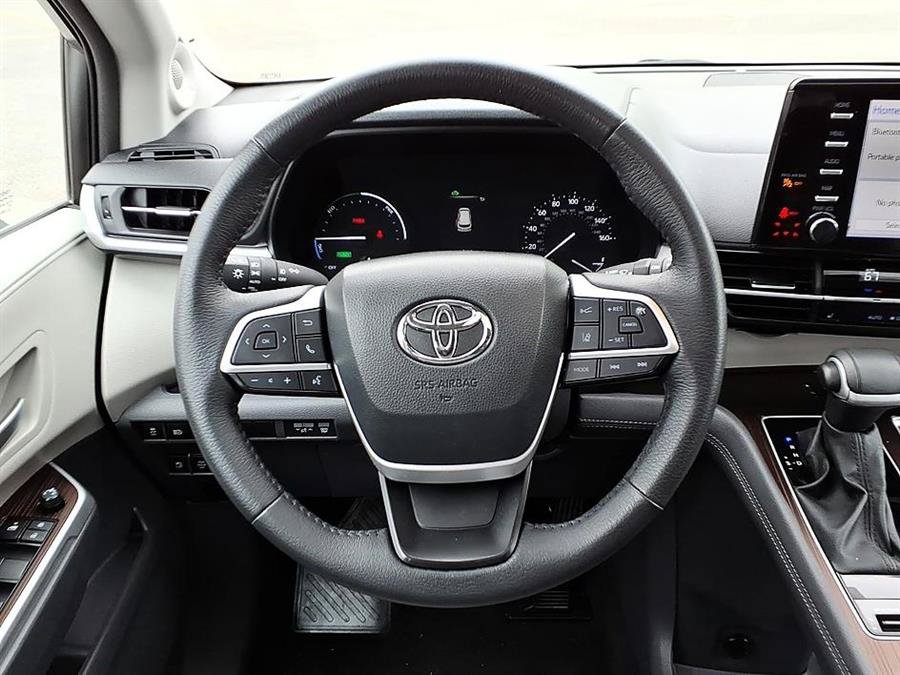 Used 2024 Toyota Sienna XLE w/ XLE Plus Package AWD/4WD image 23