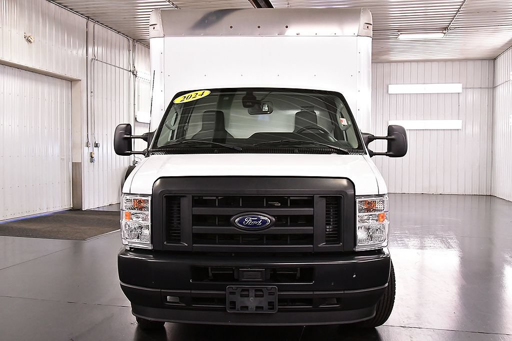 Used 2024 Ford E-450 and Econoline 450 Super Duty w/ Driver's Safety Package RWD image 2