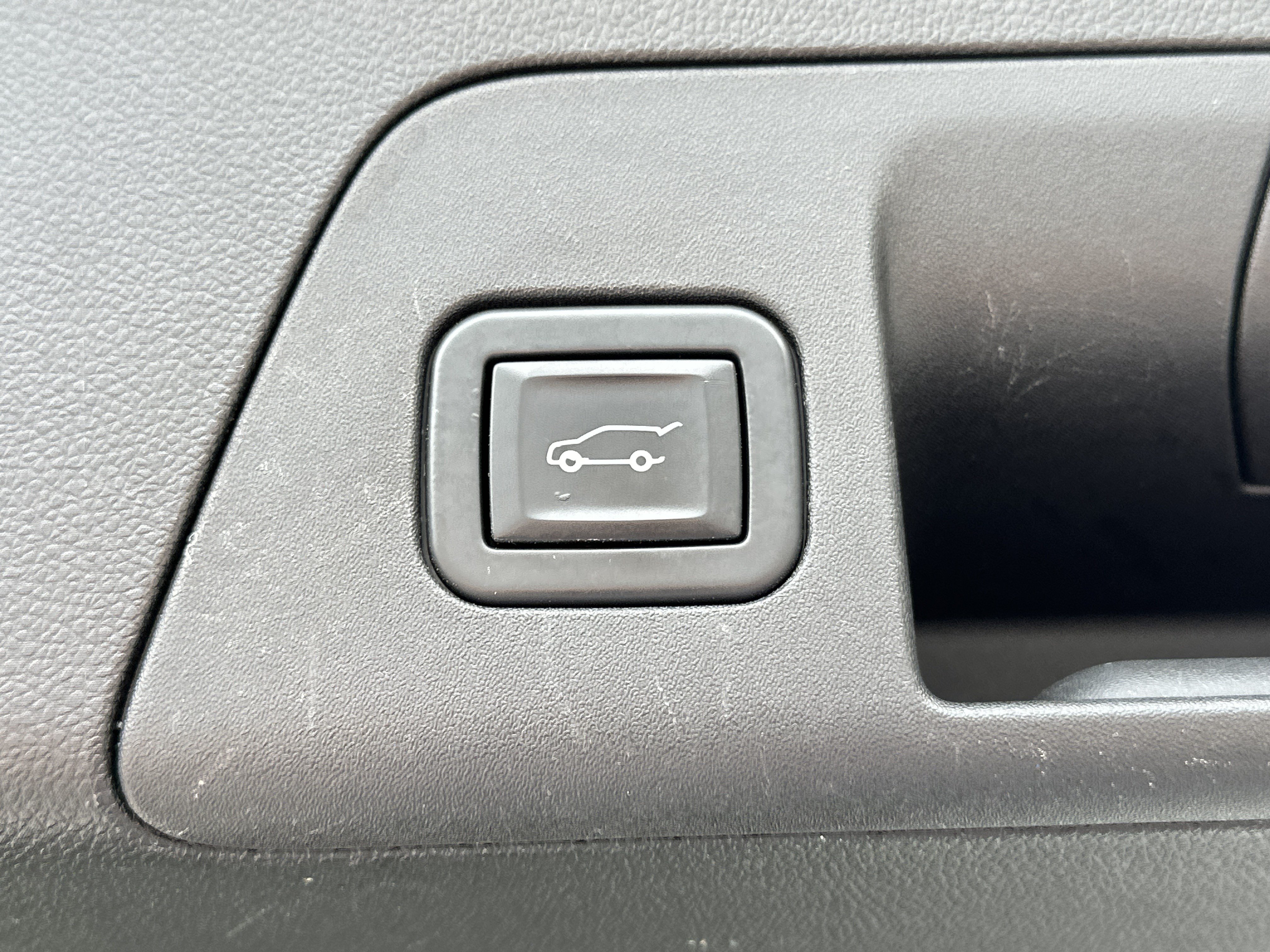 Used 2021 Buick Envision Essence w/ Technology Package I FWD image 15