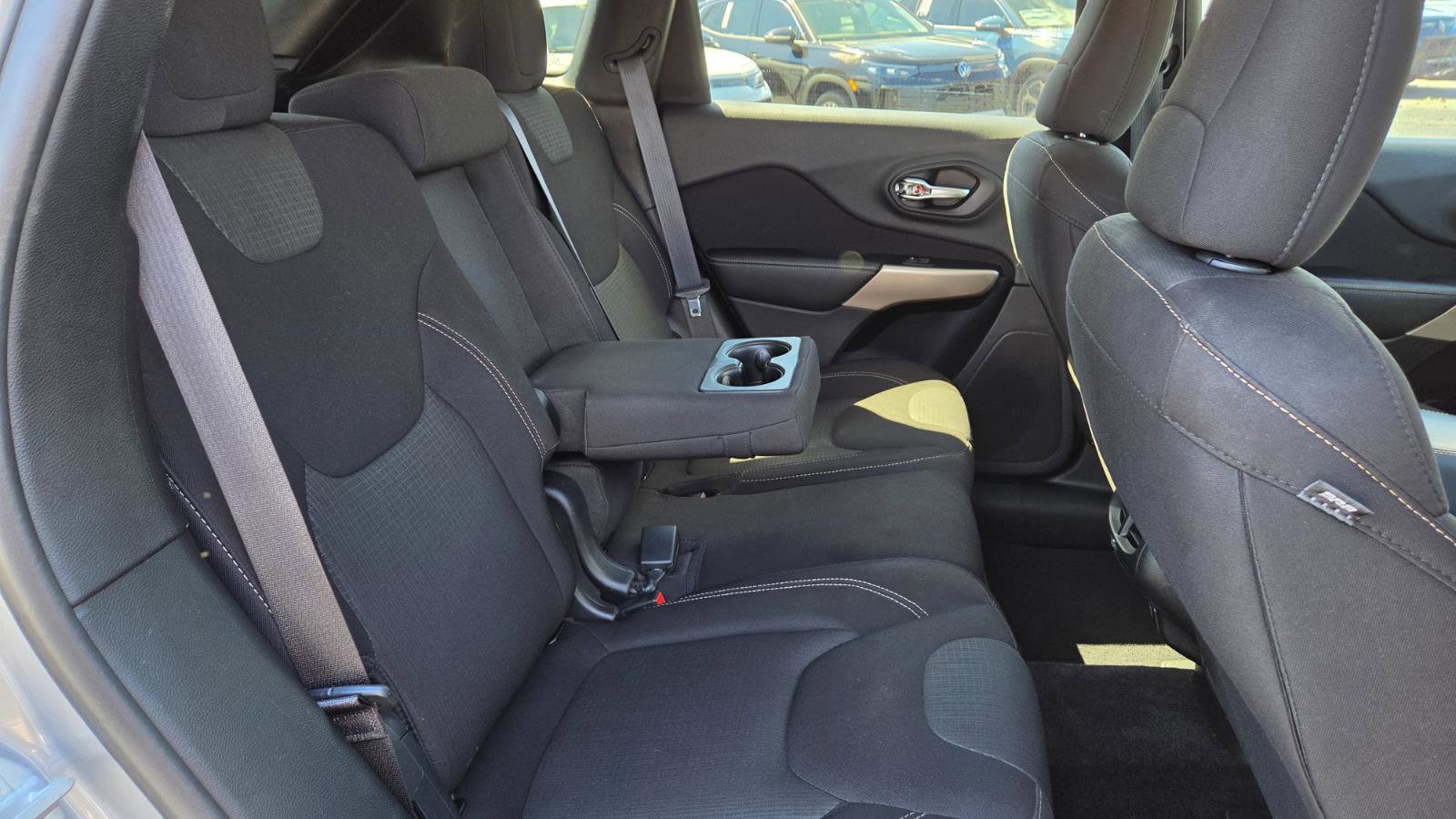 Used 2017 Jeep Cherokee Latitude w/ Safety/Convenience Group image 44