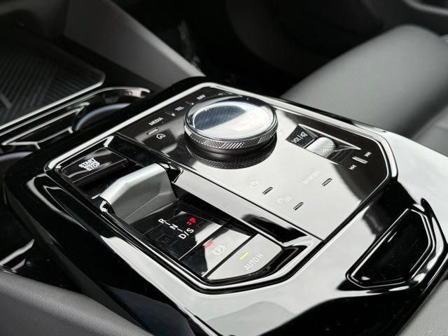 Used 2026 BMW 530i xDrive w/ M Sport Package AWD/4WD image 28
