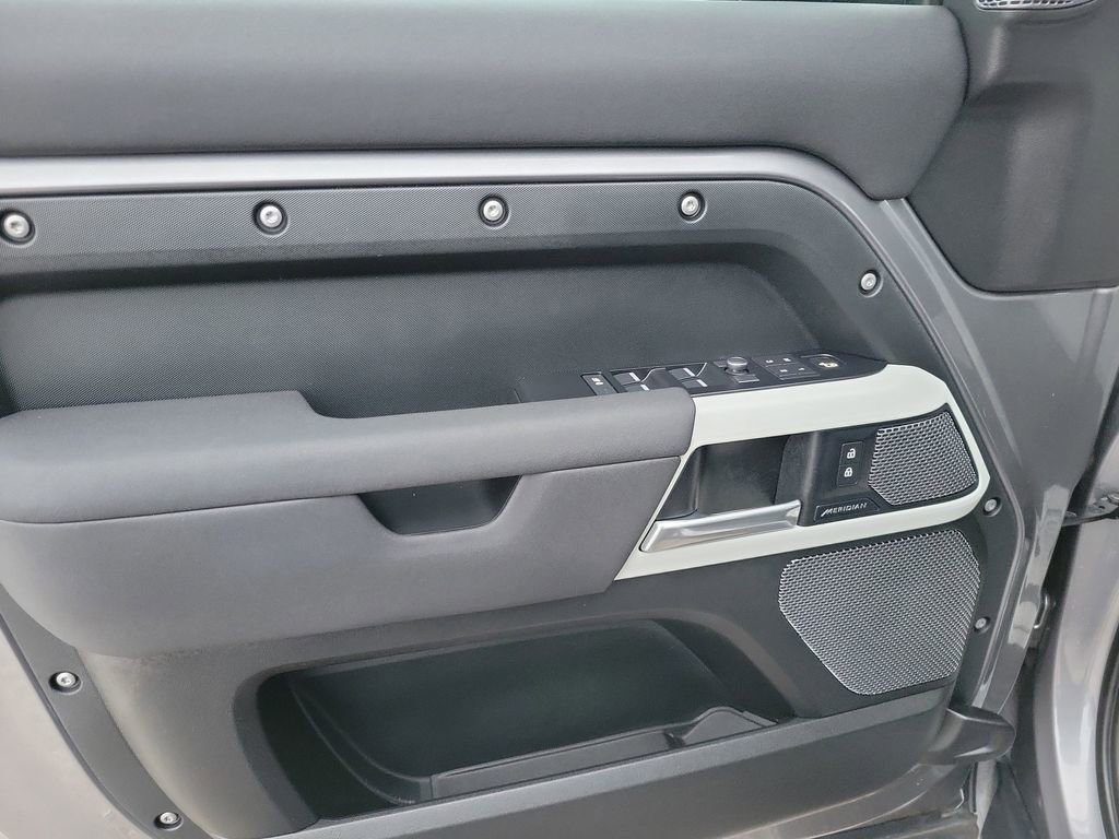 Used 2021 Land Rover Defender 110 SE image 24