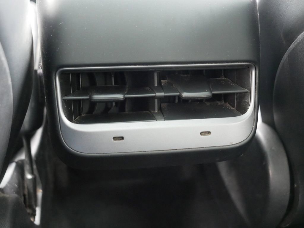 Used 2020 Tesla Model Y Long Range image 19