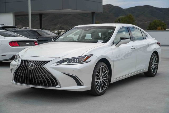 Used 2025 Lexus ES 300h w/ Premium Package FWD image 5