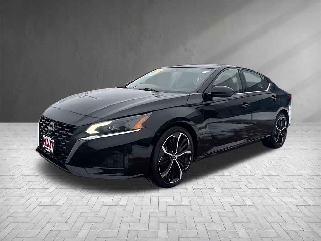Used 2024 Nissan Altima 2.5 SR image 3