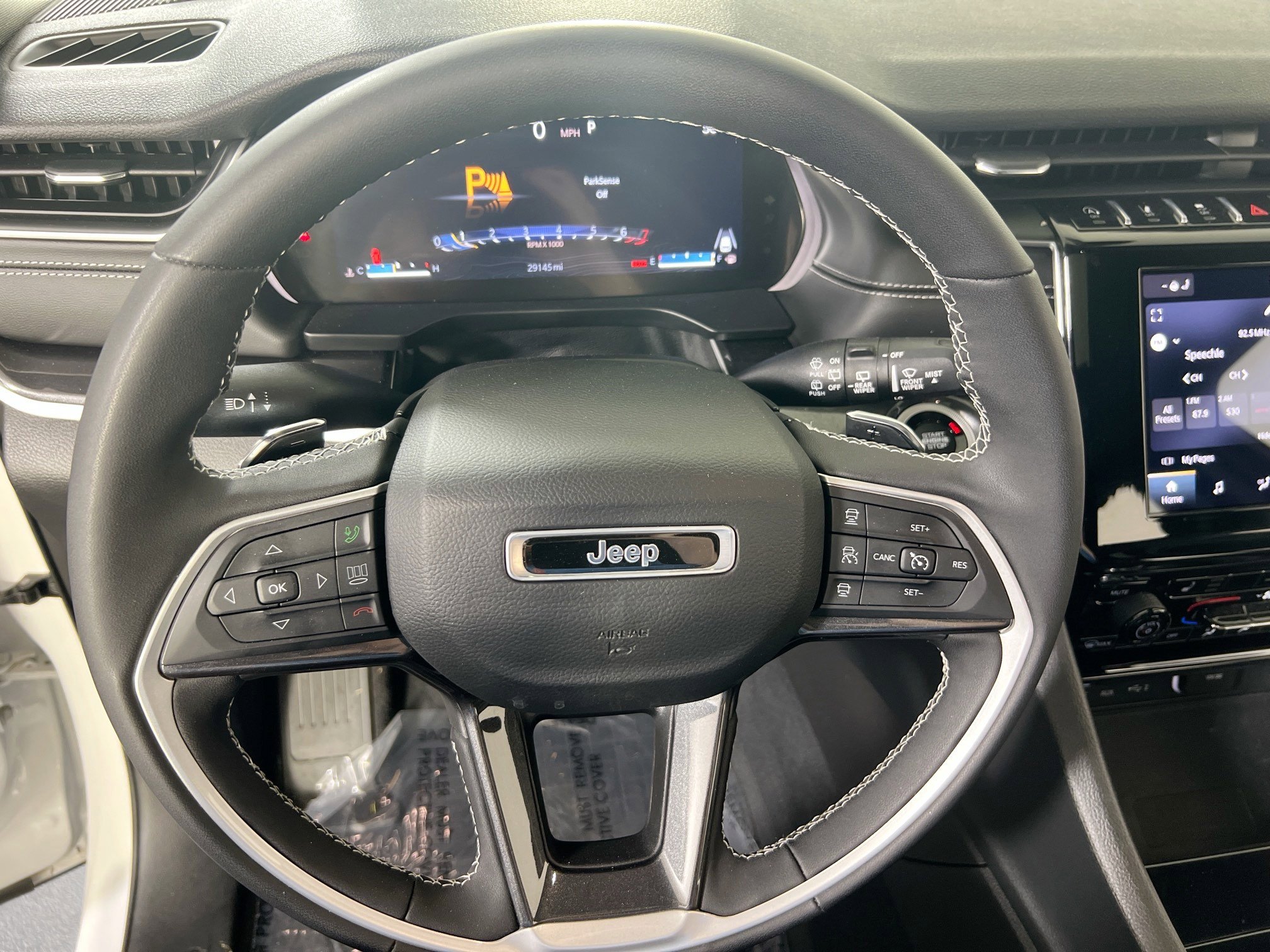 Used 2023 Jeep Grand Cherokee Altitude AWD/4WD image 10