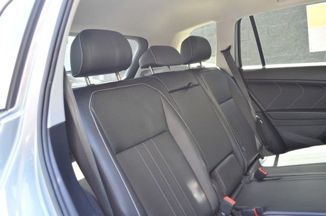 Used 2024 Volkswagen Tiguan SE AWD/4WD image 36