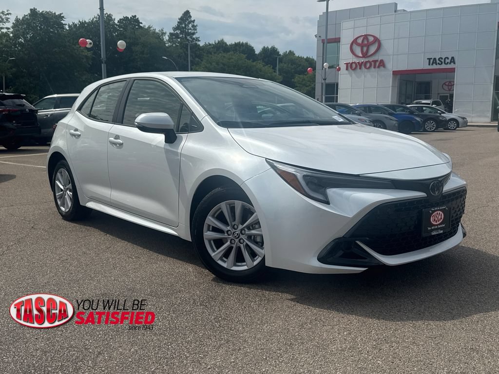 Used 2025 Toyota Corolla Hatchback FWD image 1