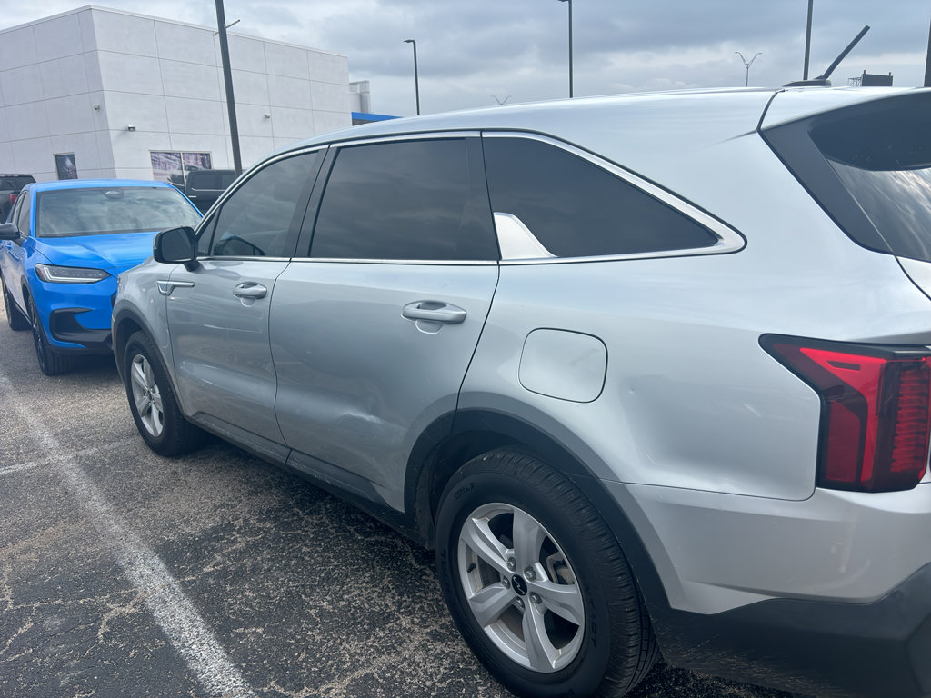 Used 2022 Kia Sorento LX image 6