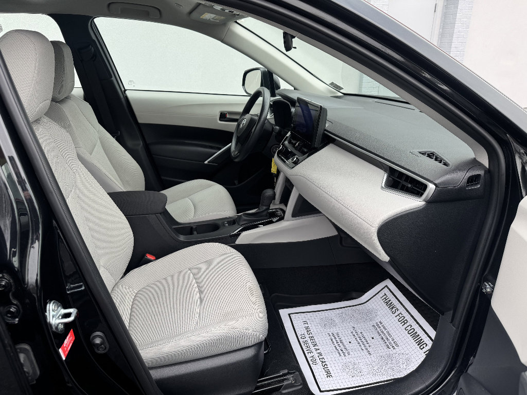 Used 2024 Toyota Corolla Cross L image 12