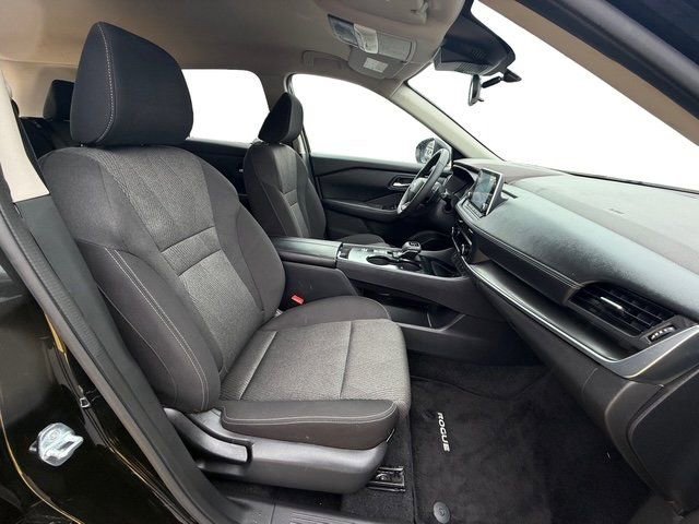 Used 2025 Nissan Rogue SV image 15