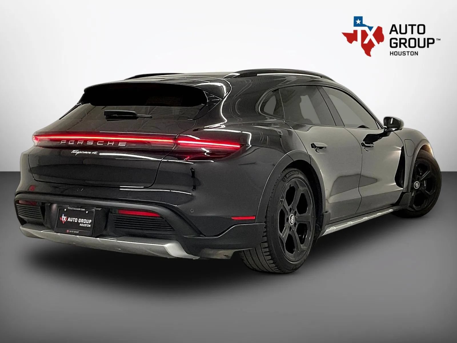 Used 2023 Porsche Taycan 4 Cross Turismo AWD/4WD image 7