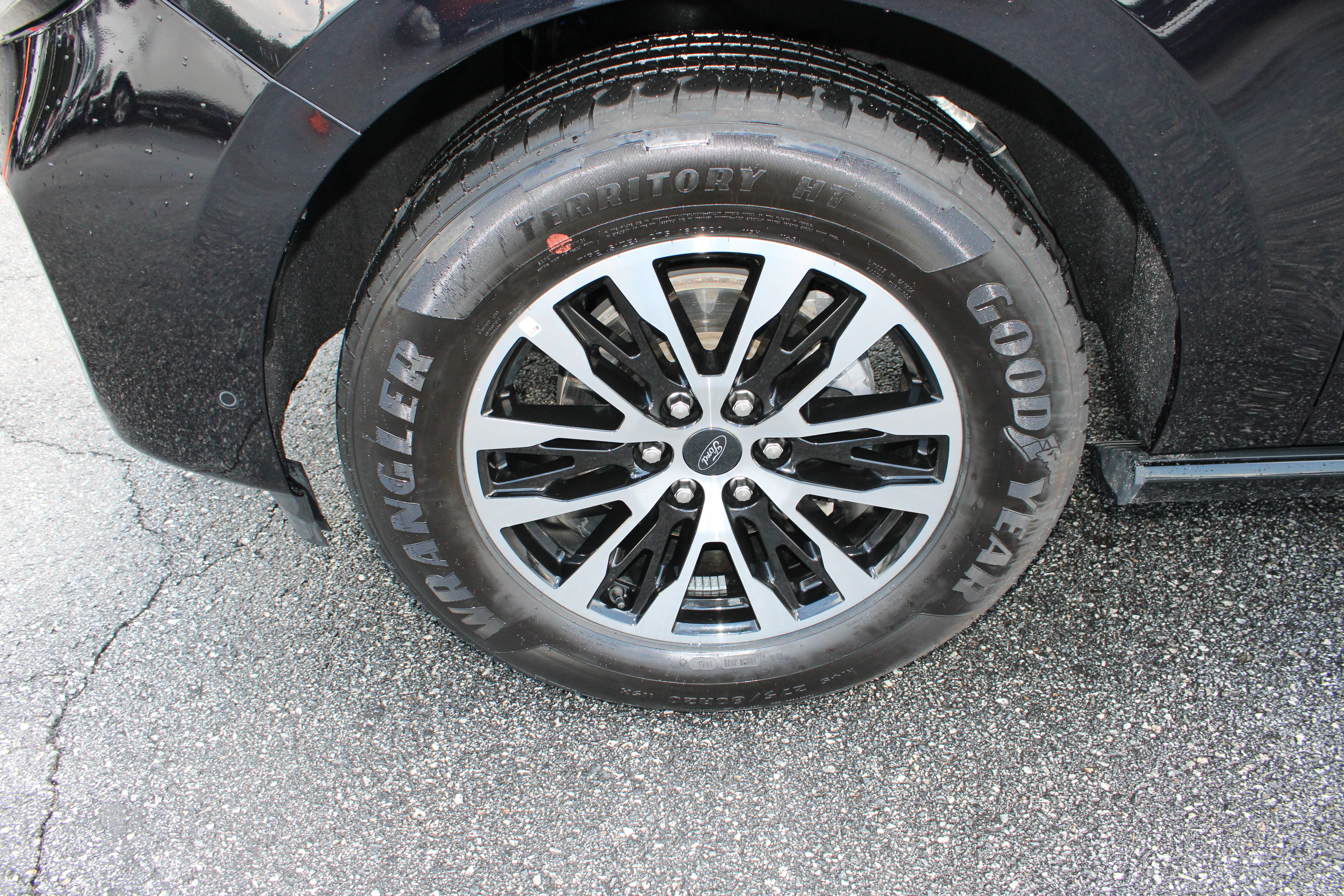 Used 2025 Ford Expedition Platinum AWD/4WD image 12