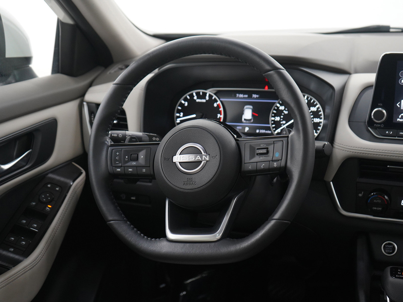 Used 2023 Nissan Rogue SV w/ SV Premium B Package image 14